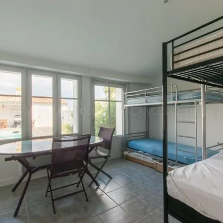 Maison Familiale Calme Avec Piscine Securisee - Fr-1-835-32 *