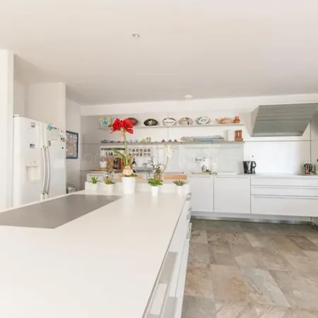 Maison Familiale Calme Avec Piscine Securisee