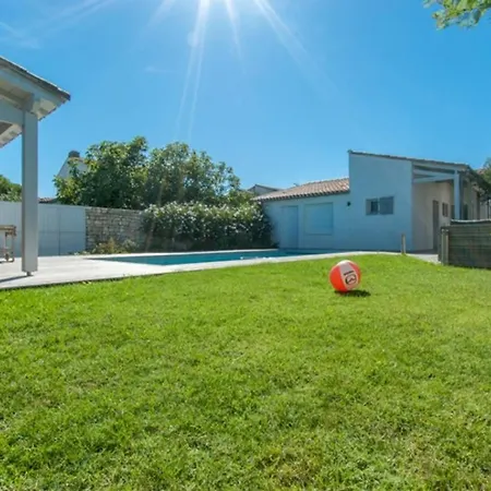 Maison Familiale Calme Avec Piscine Securisee - Fr-1-835-32 فيلة