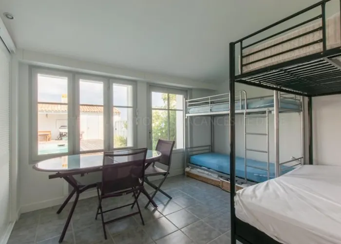 Maison Familiale Calme Avec Piscine Securisee - Fr-1-835-32 *